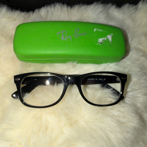 Ray-Ban Black Glasses Framewith Bright Green Case